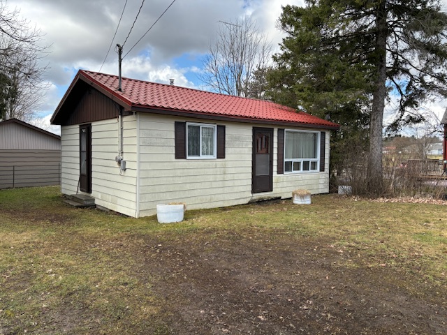 Just Listed For Sale – 6 Queen St., Coboconk, ON. – $235,000